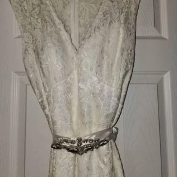 Formal dress - Picture 3 of 3